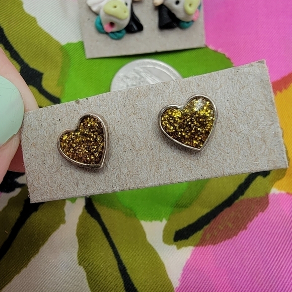 vintage Y2K | dopamine happy cows + gold glitter heart post earrings - Picture 4 of 7